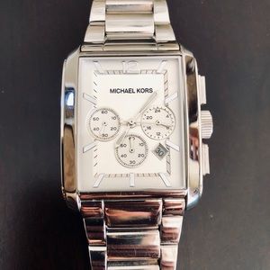 Preowned ✨ Michael Kors Watch in Silver Color